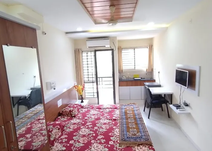 Modern Efficient Studio Flat With Equipped Pantry
