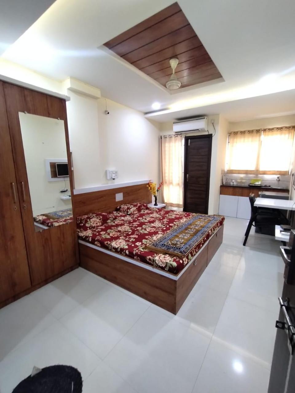 Modern Efficient Flat With Equipped Pantry * Indore