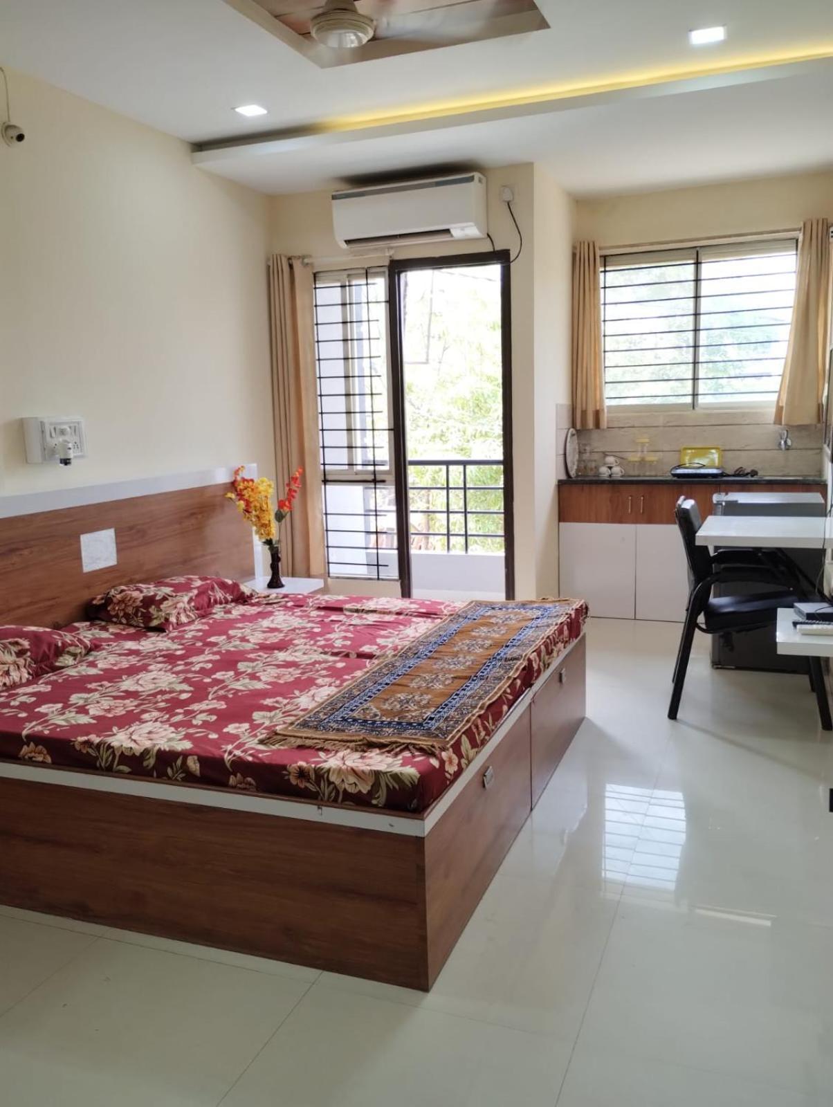 Modern Efficient Flat With Equipped Pantry Apartment Indore