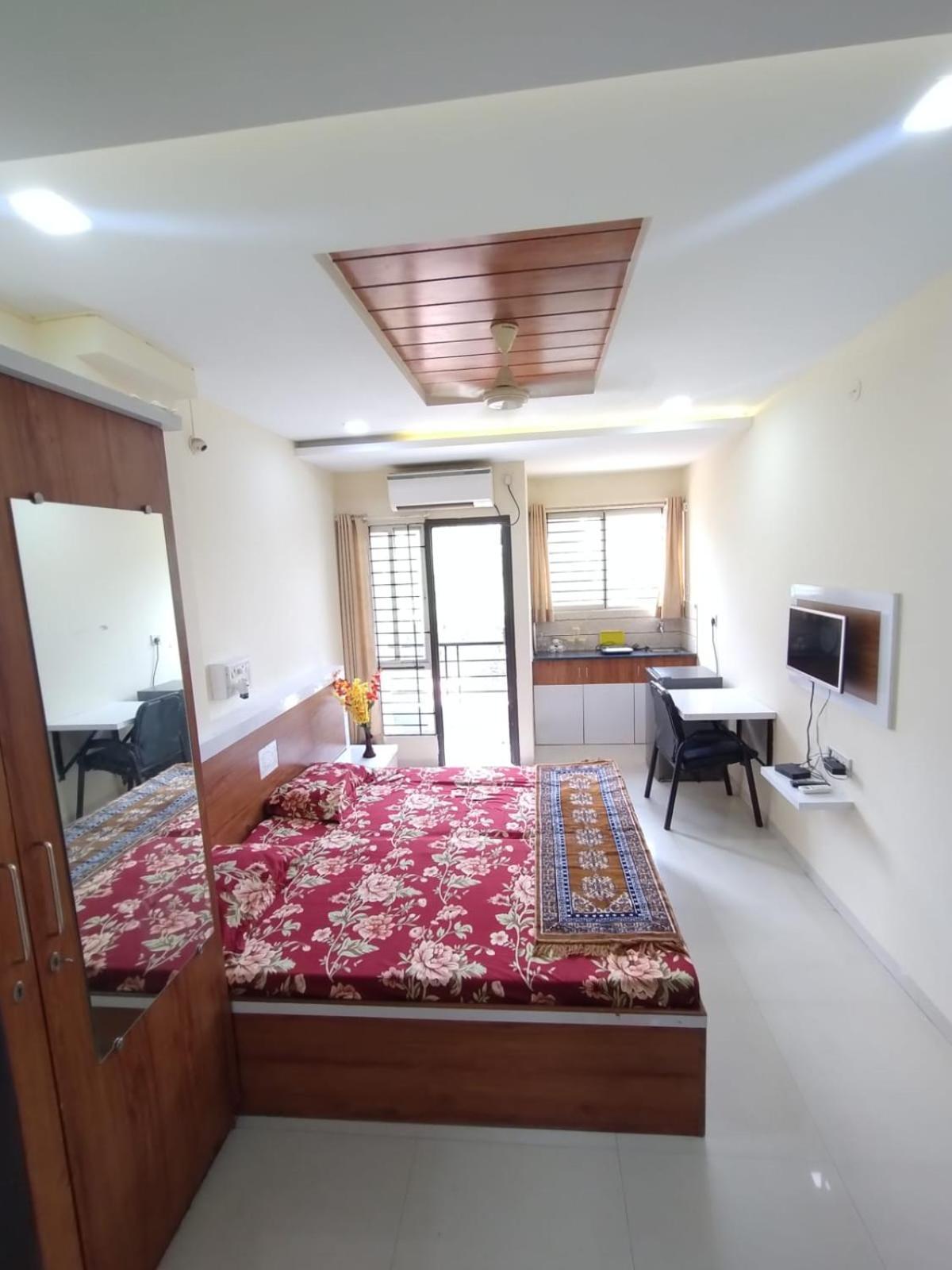 Apartment Modern Efficient Flat With Equipped Pantry *